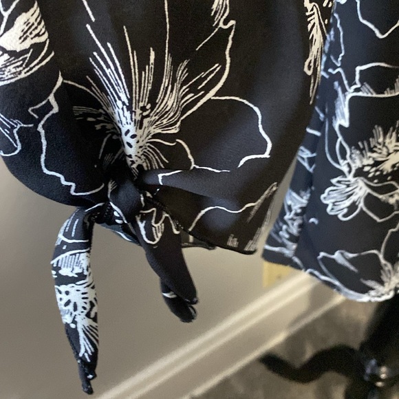 Apt. 9 Black & White Floral Print Blouse Faux Wrap 3/4 Tie Cuff Sleeves Sz L - Picture 3 of 10